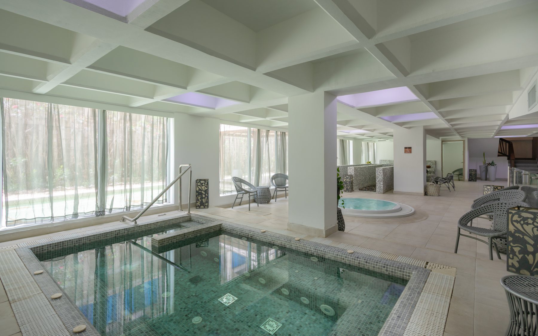 Piscina de hidroterapia del spa del Grand Sirenis Cartagena